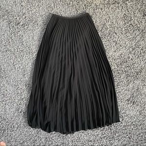 Aritzia Babaton Pleated Skirt